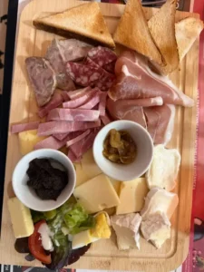 Plateau de charcuterie et fromages